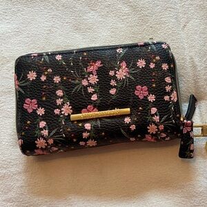 Steve Madden wristlet black with flowers several pockets